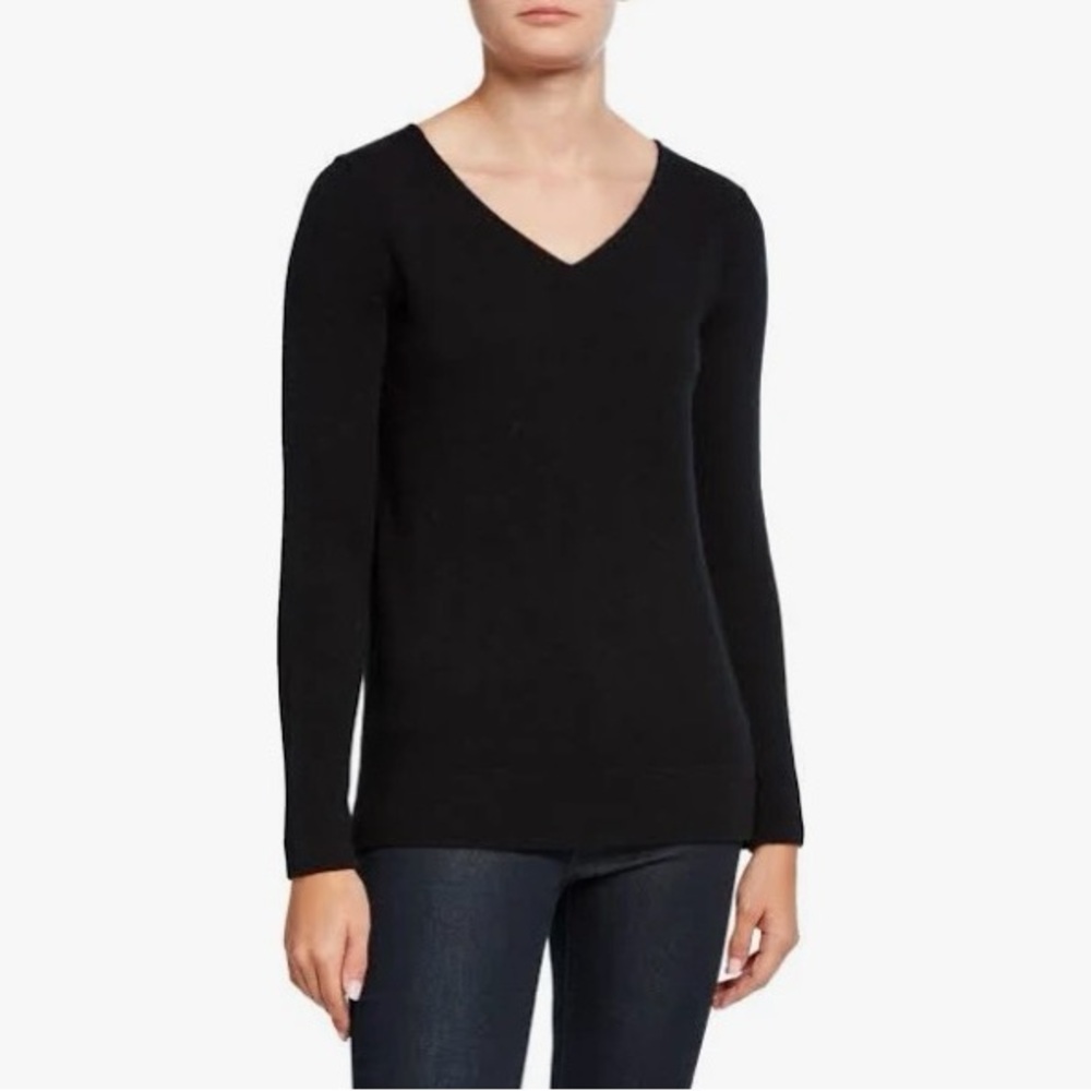 Neiman Marcus v neck Cashmere Sweater